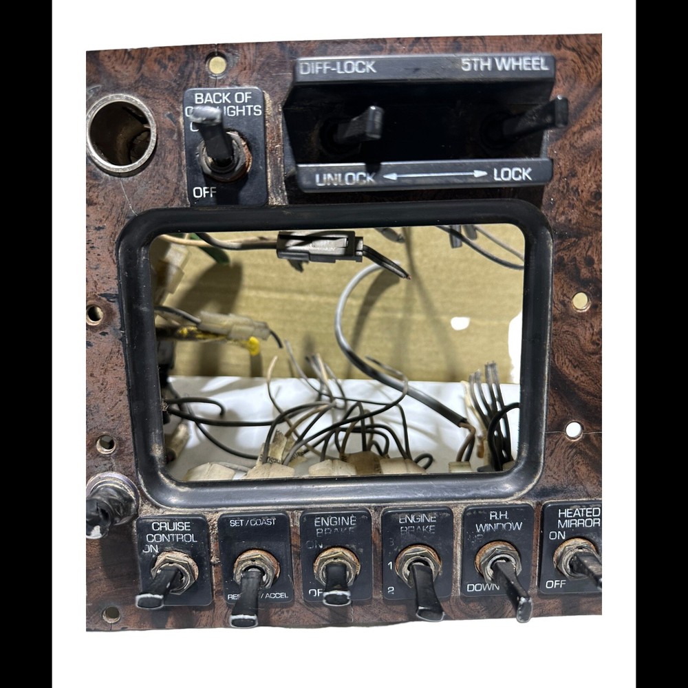 Volvo WAH SWITCH PANEL Dash Panel Tractor Trailer OEM