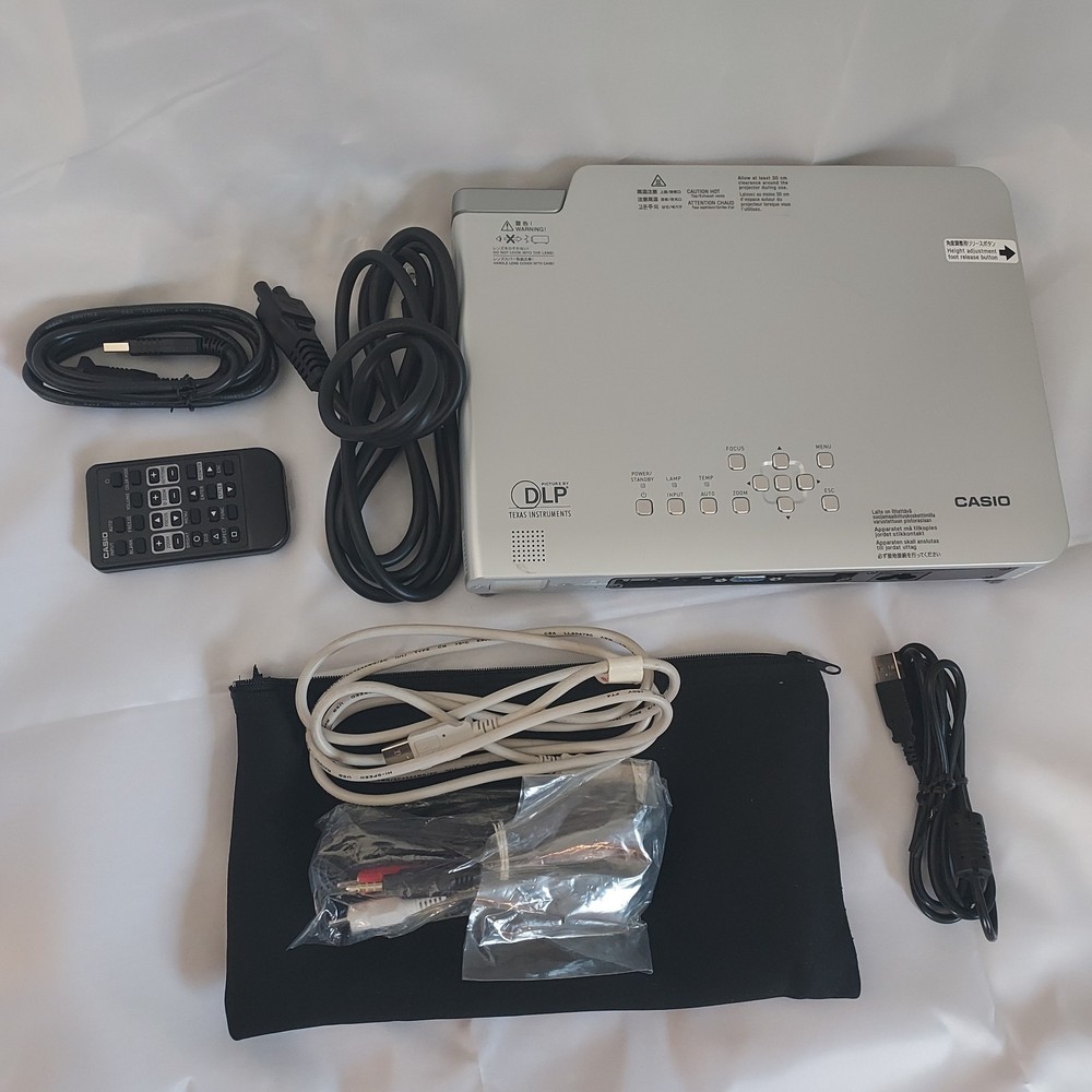 Casio Slim DLP Projector XJ Series w/ Remote, Cables & Case Tested Working