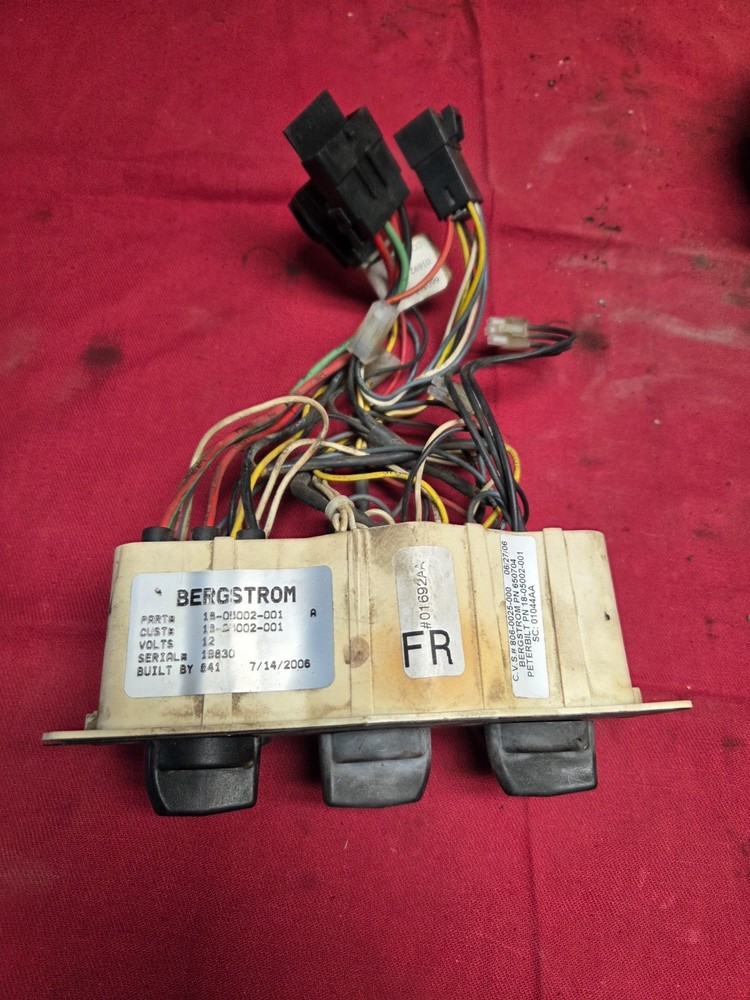 BERGSTROM TEMPERATURE CONTROL SWITCH, PANEL, KNOBS, HEATER, HVAC 18 05002 001
