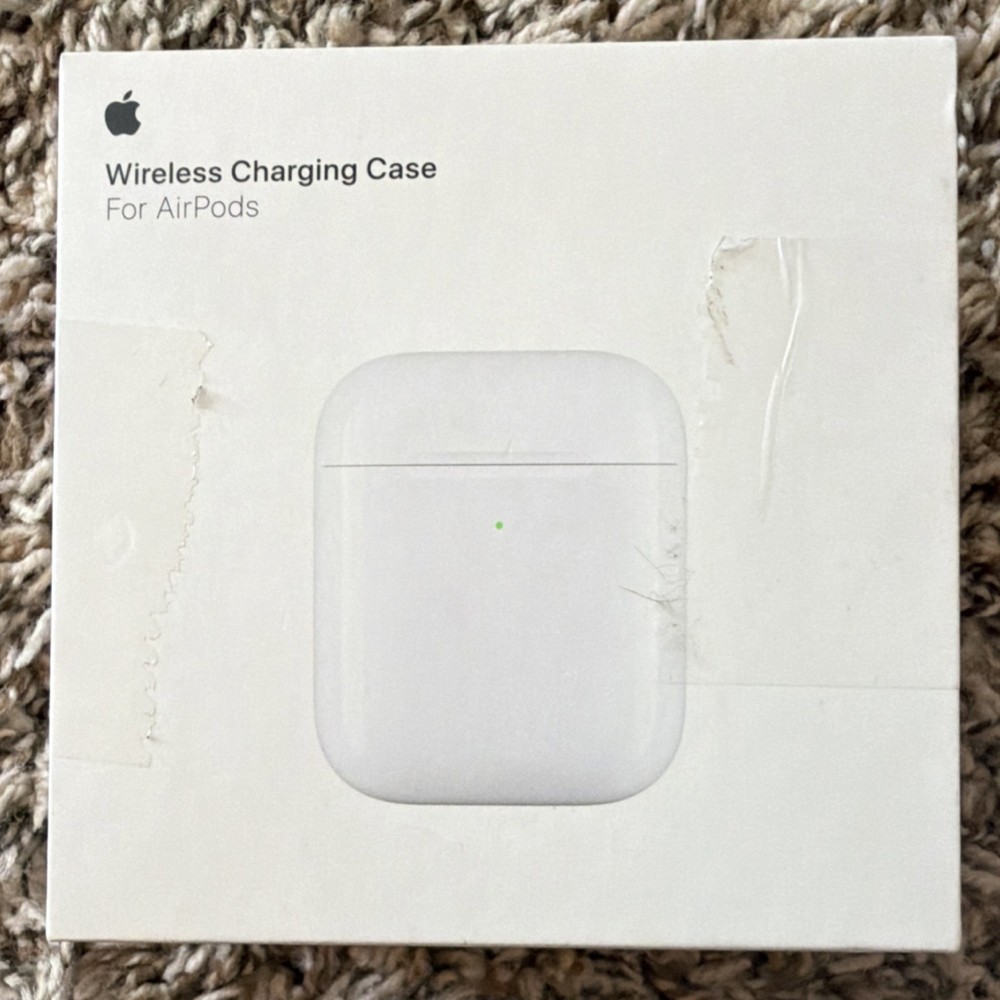 Apple Wireless Charging Case for AirPods White Wireless Charging 1st & 2nd Gen