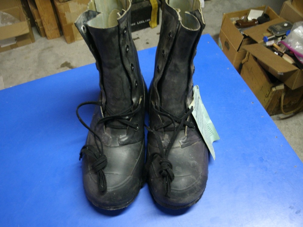 US ARMY MICKEY MOUSE BOOTS SIZE 8R  WITH TAGS