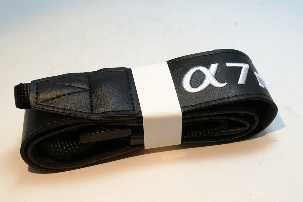 Sony α7 IV Alpha Shoulder Camera Strap original OEM - black white