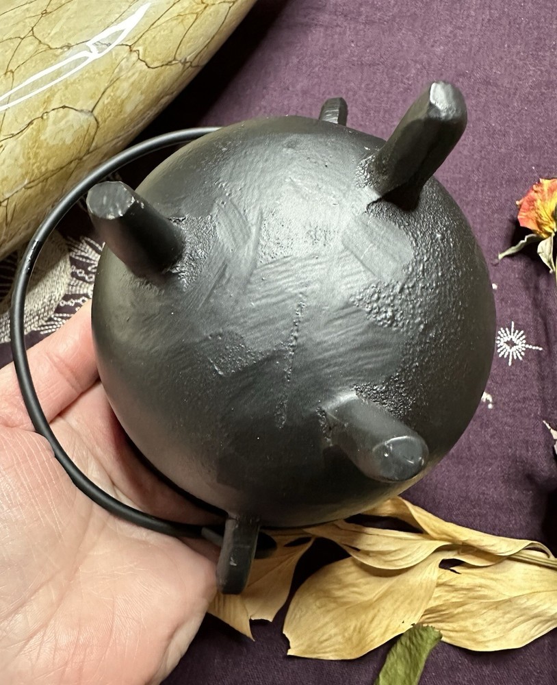 Cast Iron Cauldron With Lid And Handle, Black Cauldron