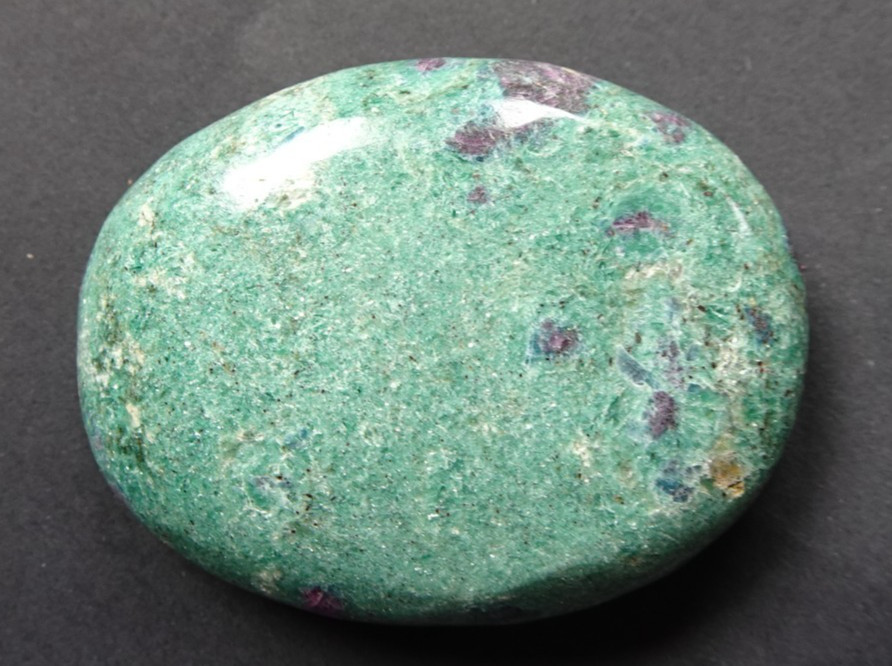 Ruby Fuchsite Palmstone - India sc1004