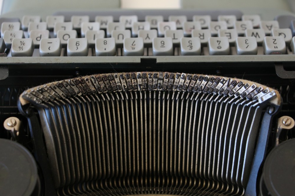 BLUE BIRD Typewriter - Made in Germany - Compact Portable - Metal - Working