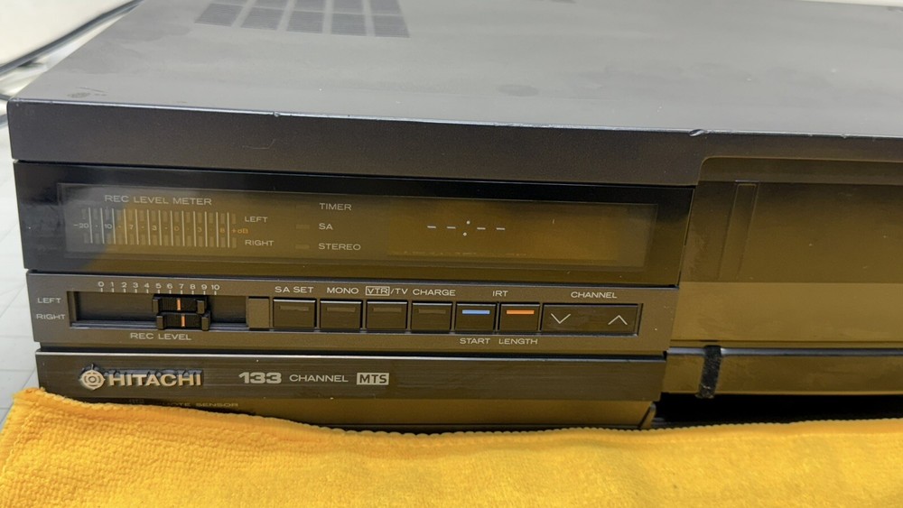 HITACHI VT-TU98A PORTADECK VIDEO SYSTEM TUNER ONLY POWERS ON - REST UNTESTED 🔥