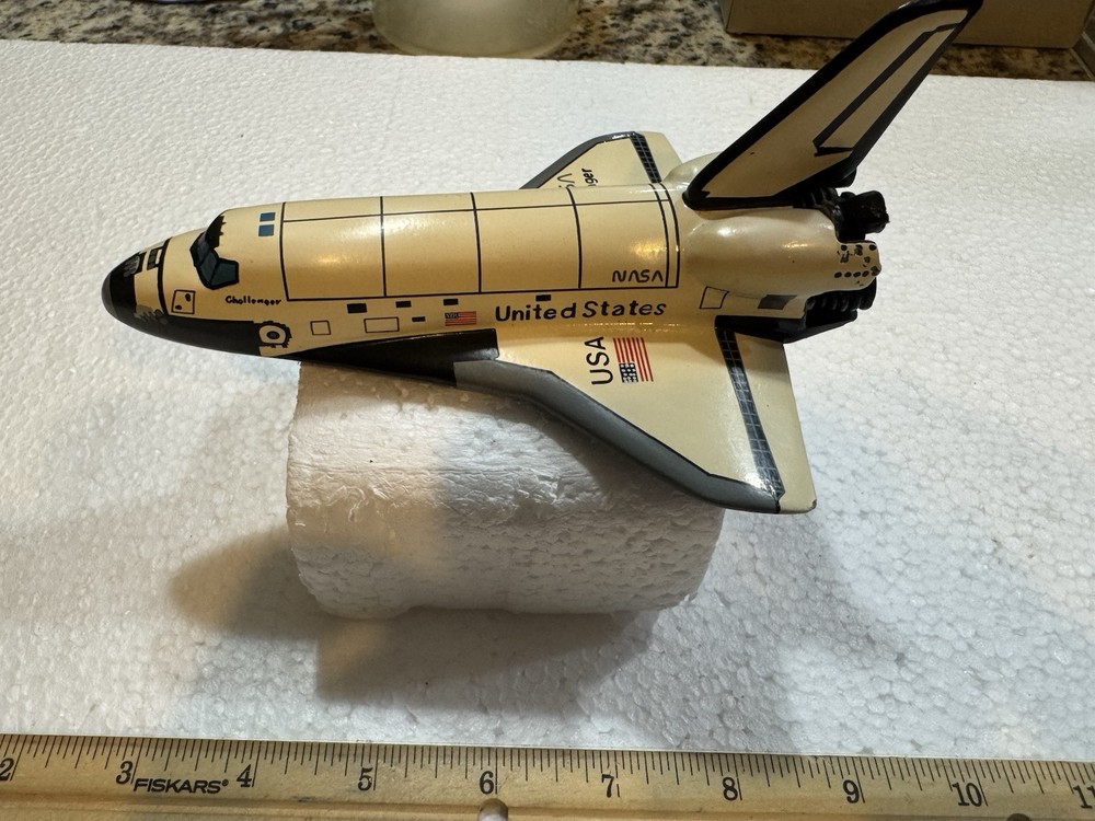 Vintage Space Shuttle Challenger Scale 1/144 Desk Model