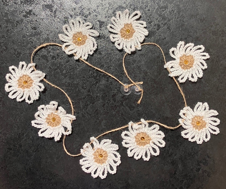 🌸NEW Hand Crochet sparkly daisy Jute Rustic Bunting Window SPRING sequins Gift