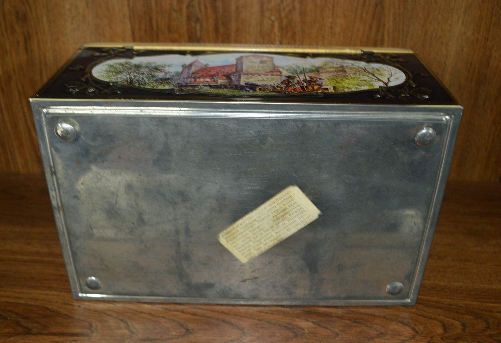 Nuremberger Schatztaftlein German Biscuit Tin Embossed Hinged Lid