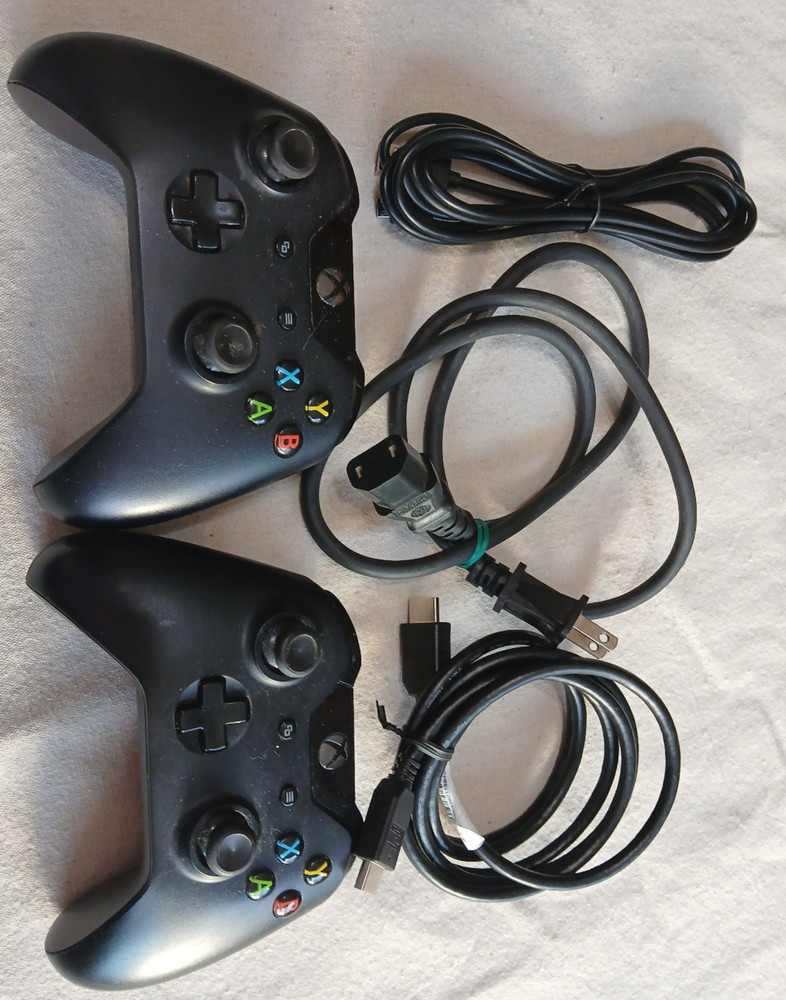 XBox One Console Model 1540 Bundle w/2 Controllers/Kinect Motion Sensor/4 games