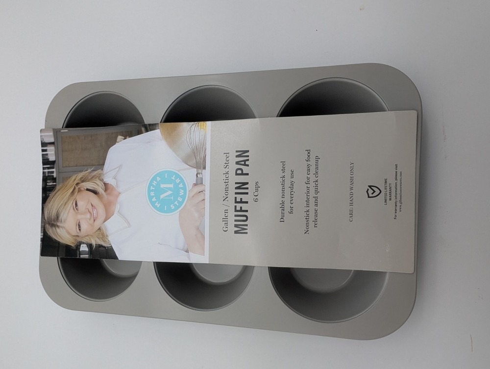 New Martha Stewart 6 Oversized Muffin Pan