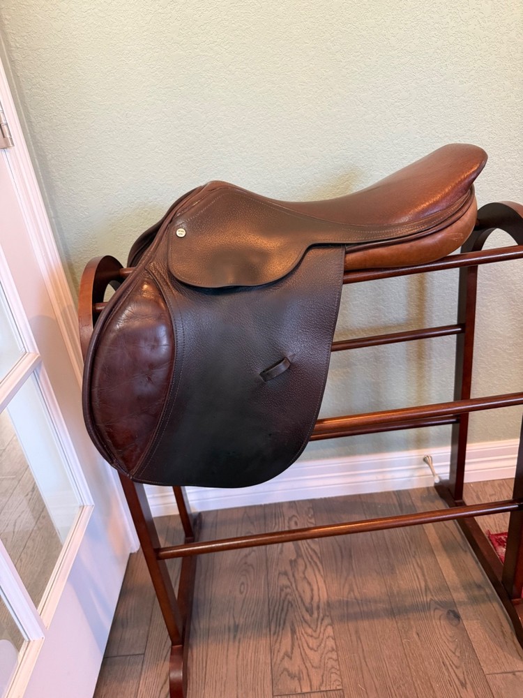 17.5” Beval english saddle