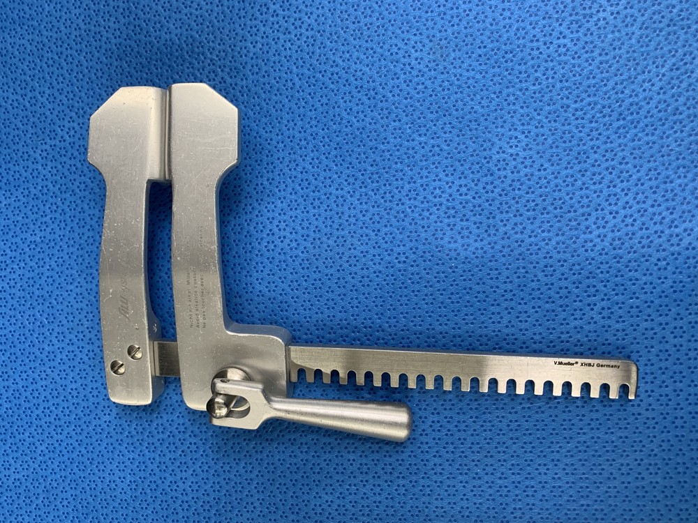 V. Mueller CH-1287 Retractors