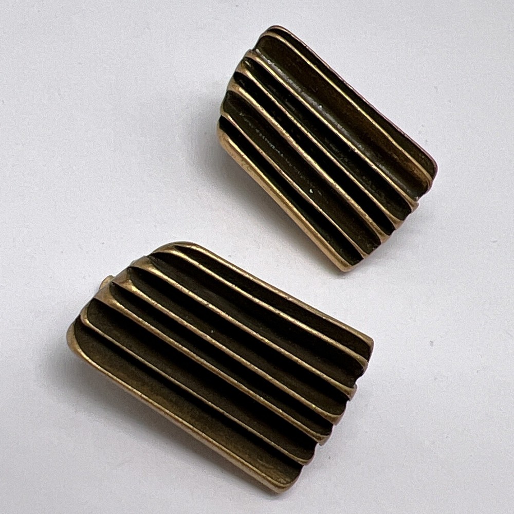 Signed CHICO'S Brass-tone Clip-on 1” Earring (6633)