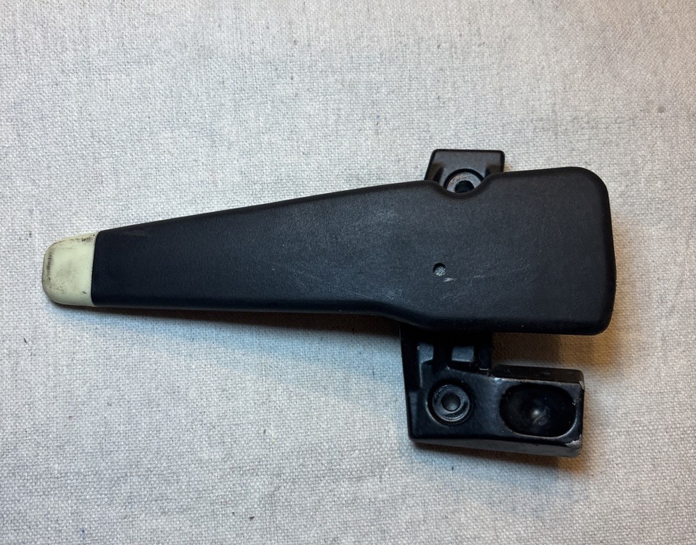 02-13 AVALANCHE ESCALADE LEFT DRIVER SIDE BED COVER HANDLE LATCH OEM