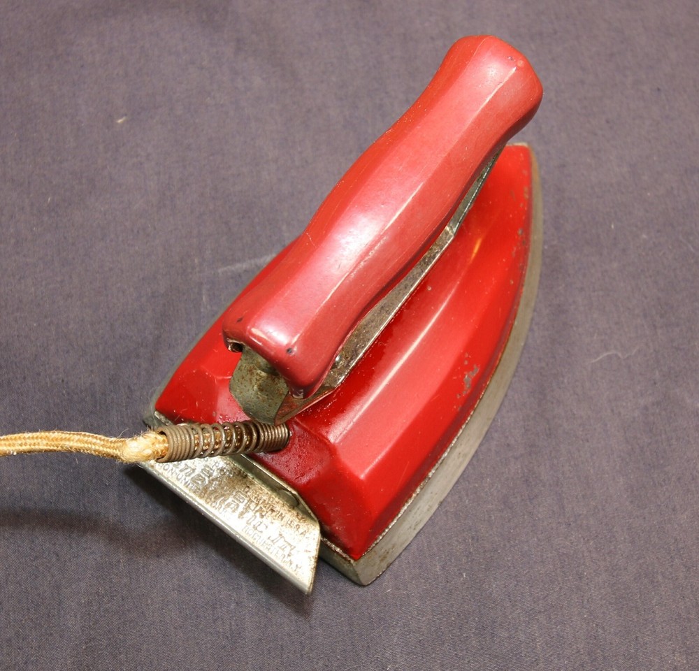 Antique Electric Travel Iron Samson Panelmatic Jr. c1940's Red