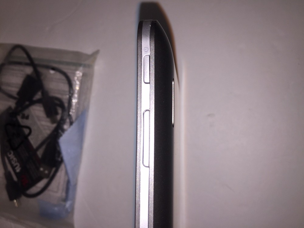 Coby Kyros 8" 4 GB Touchscreen Internet Tablet PLEASE READ ISSUE