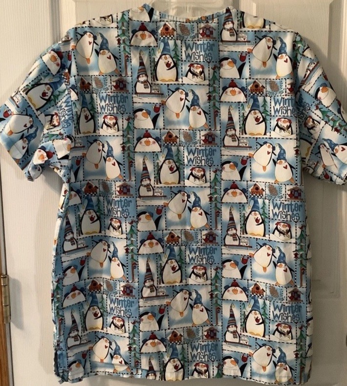 Peaches Uniform Scrub Top Winter Wishes PENGUINS Size Medium EUC