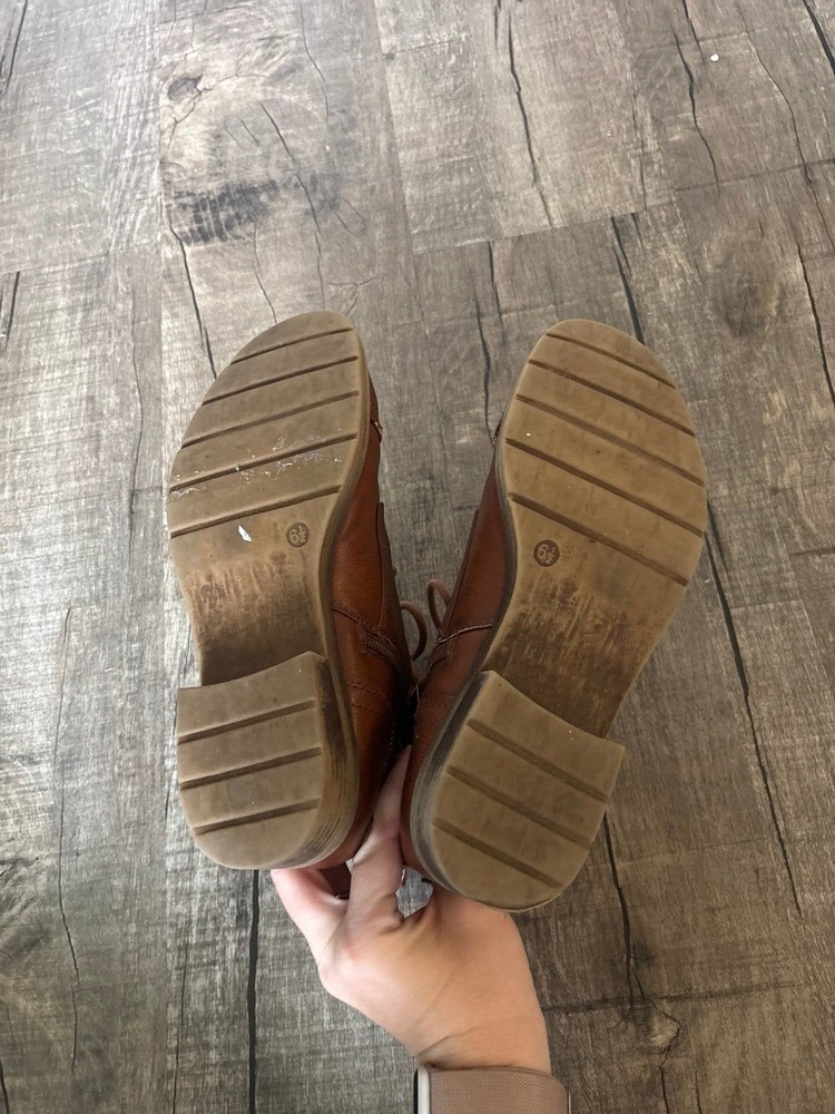 Women’s brown boots
