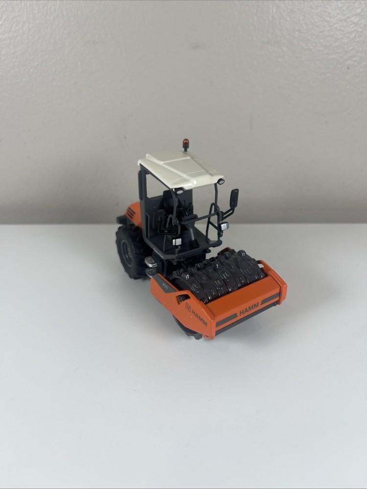 Hamm H7i Padded Roller Compactor with Cab - NZG 1:50 Scale Model C30