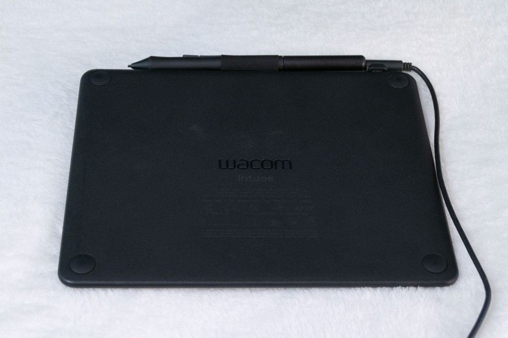 Wacom Intuos Graphics Tablet with Pen – CTL-4100 Wired Drawing Tablet