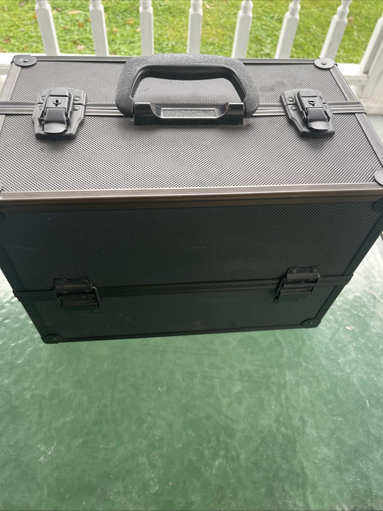 Essential Pro Large Makeup Train Case Make Up Organizer. Travel Case .