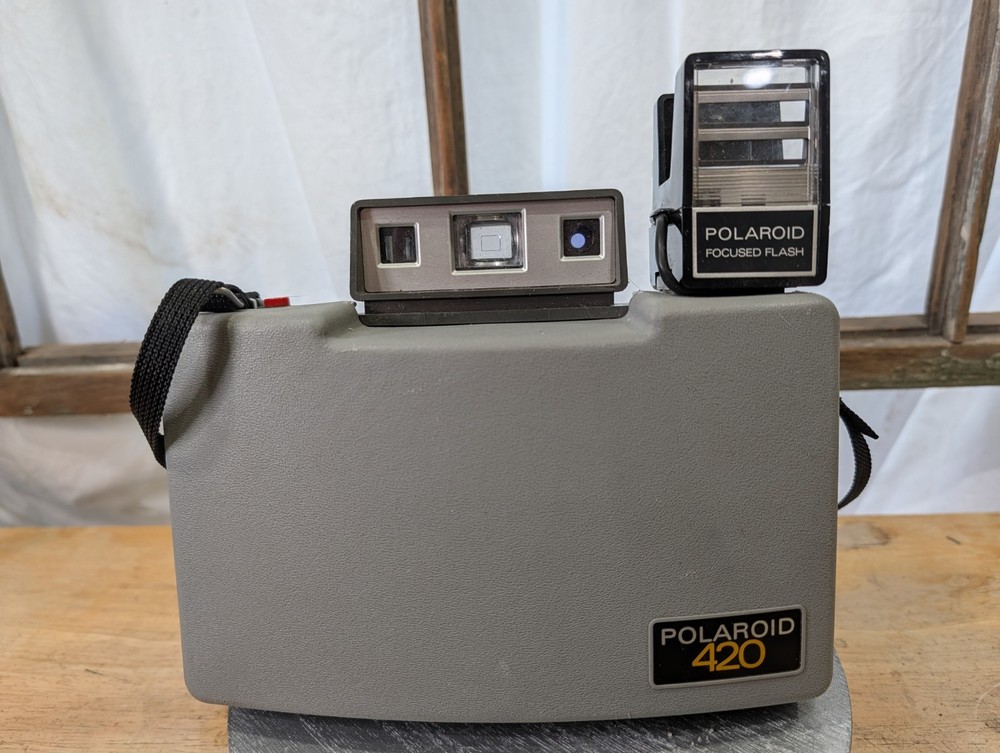 Polaroid Focused Flash 420 Automatic Land Camera UNTESTED