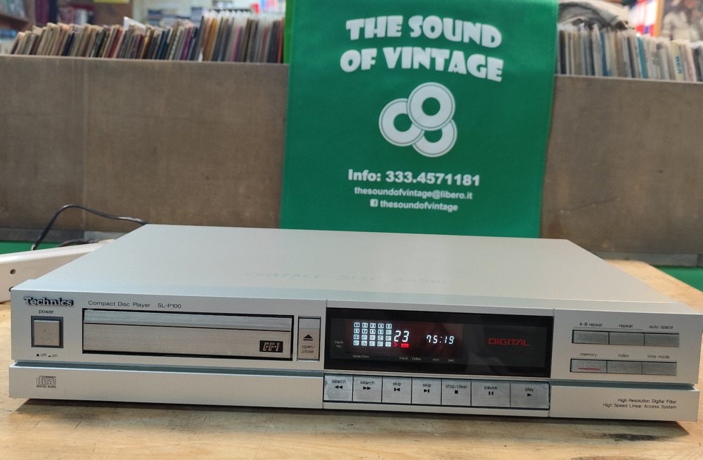 Vintage Compat Disc Player - Technics SL-P 100