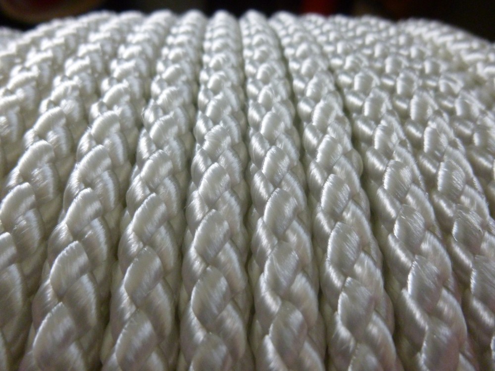 7mm x 100 ft. Superior diamond braid polyester rope hank.White.