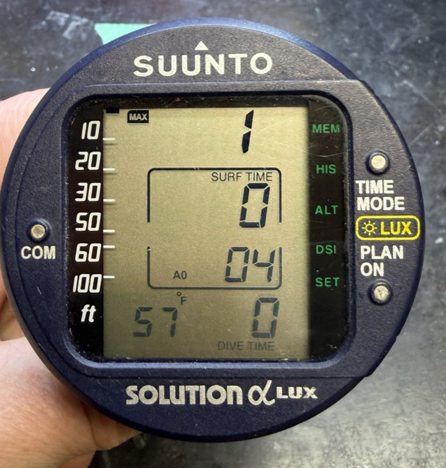 Suunto Alpha Lux dive computer - AS IS,  Powers up.