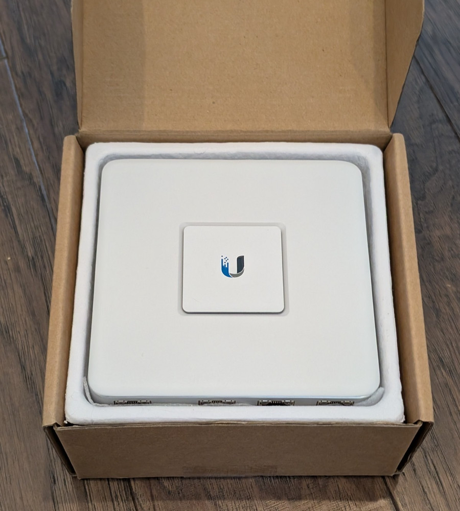🔥Ubiquiti Networks UniFi Security Gateway - White (USG)🔥
