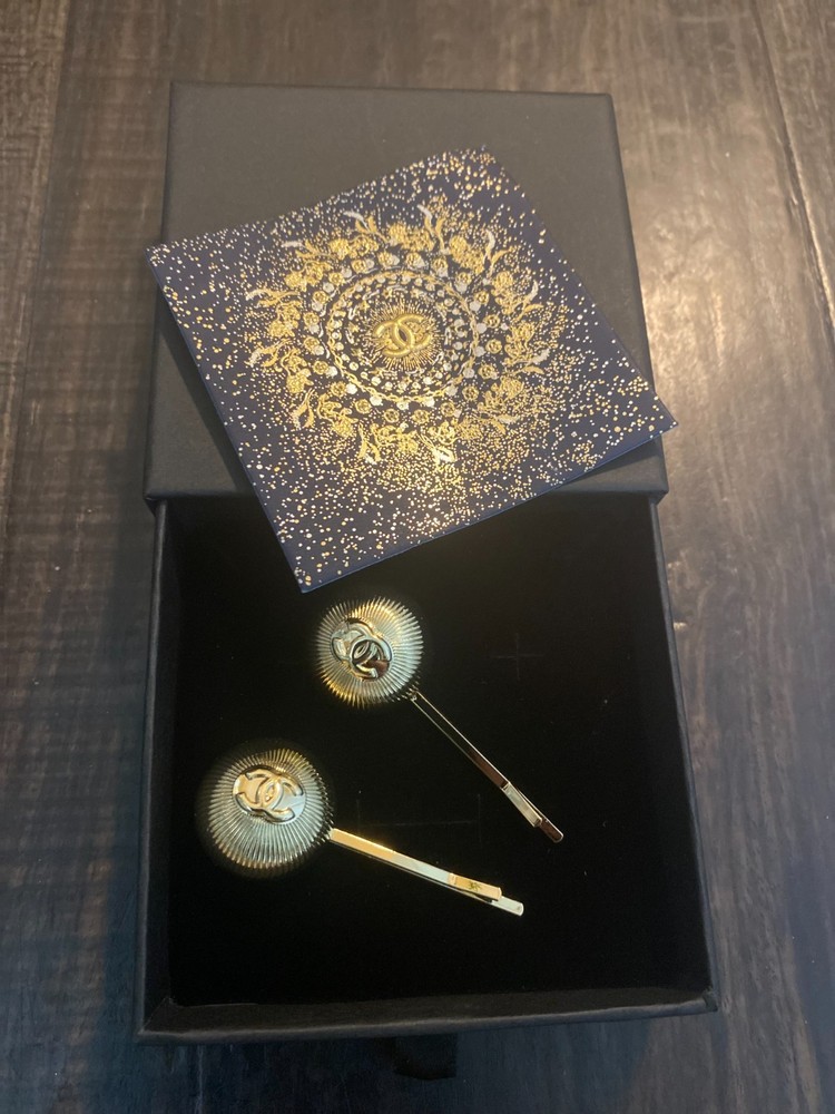 Chanel Beaute Gold Bobby Pin Set New