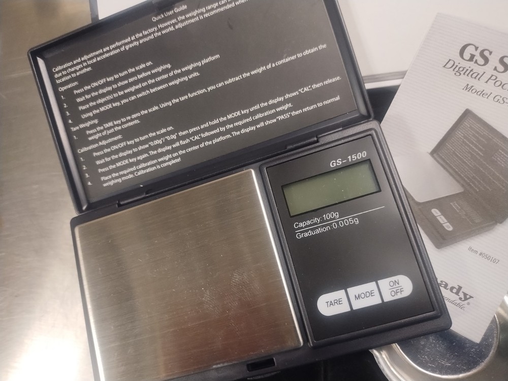 Hornady Electronic Scale GS-1500. Powder, reloading, weighing device.
