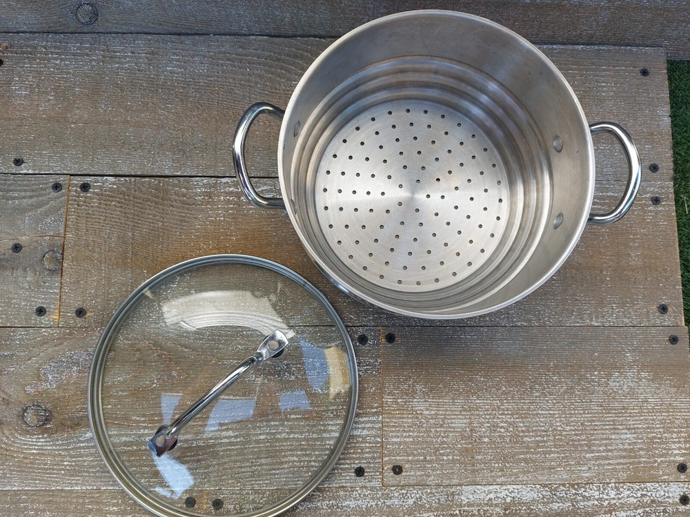 TIERED STAINLESS STEEL STEAMER/STRAINER INSERT WITH LID