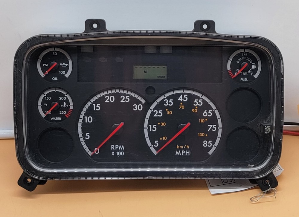 2010 FREIGHTLINER B2 USED INSTRUMENT CLUSTER