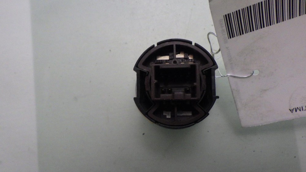 10 NISSAN ALTIMA Ignition W/Key