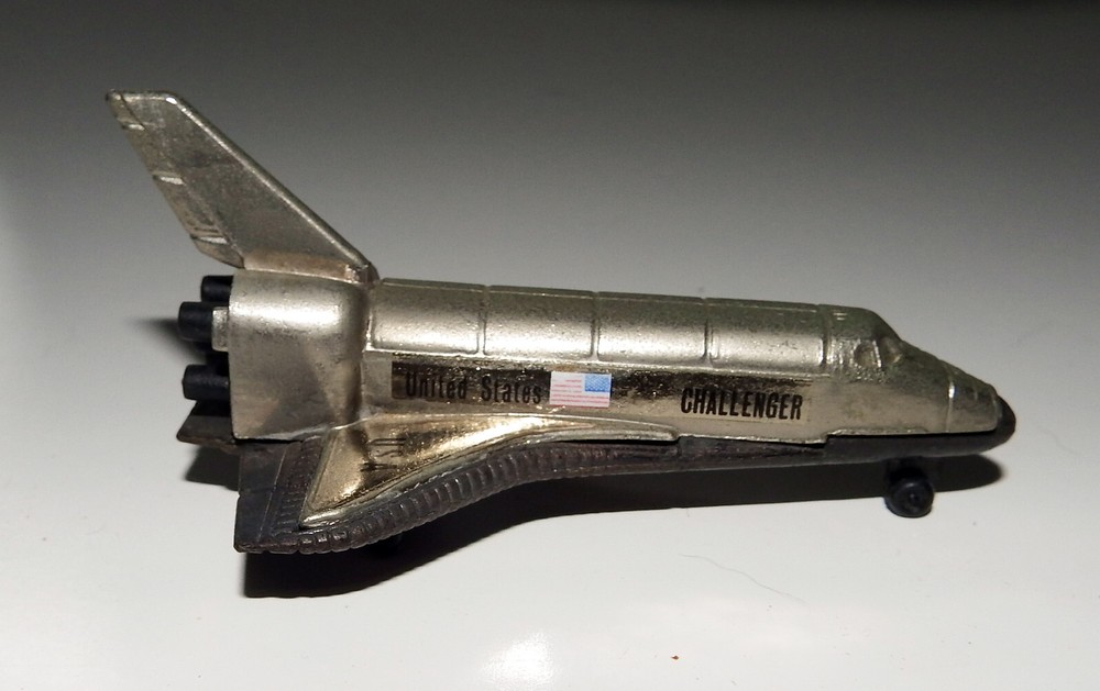 *** Vintage NASA Space Shuttle CHALLENGER Pencil Sharpener ***