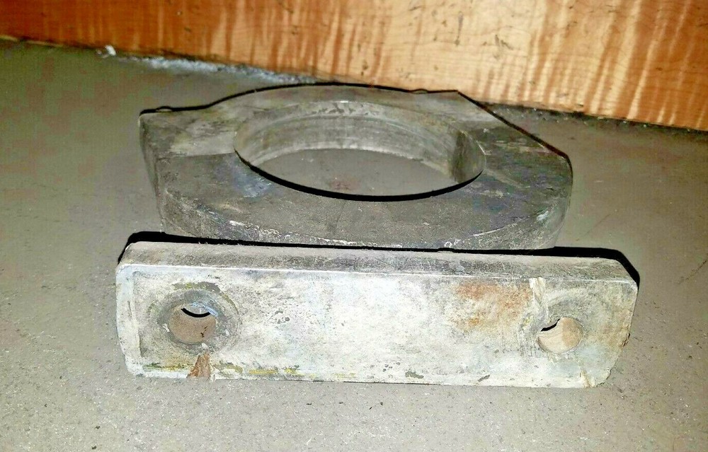 FORD TRUCK ENGINE MOUNT D3HA 6028-EA