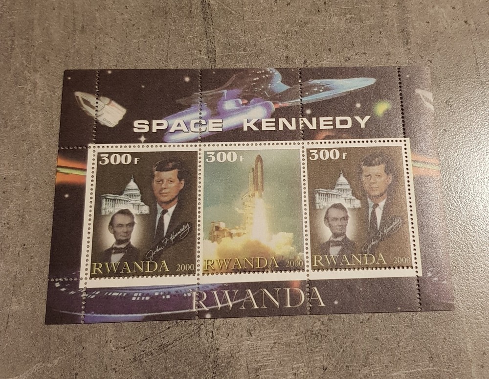 RWANDA-SPACE KENNEDY-2000 -MINIATURE SHEET  MNH
