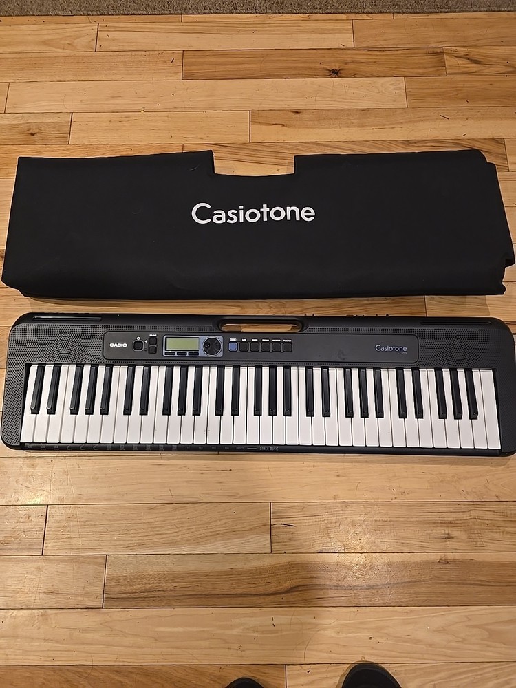 Casio Casiotone CT-S190 portable electronic keyboard.