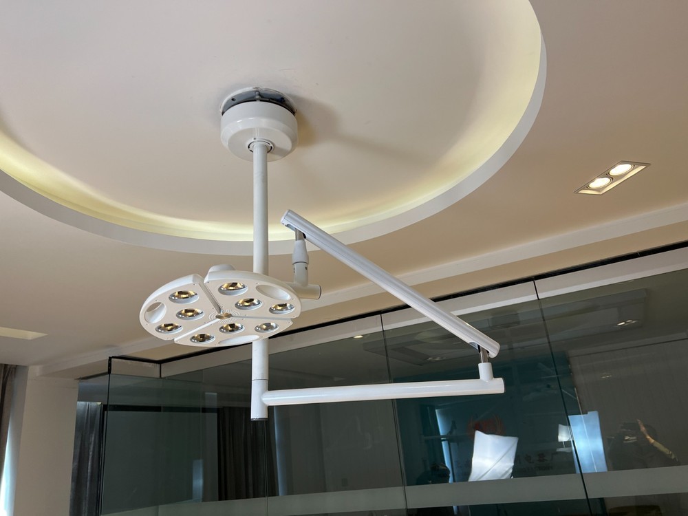 KWS 90W Dental LED Shadowless Surgical Light Ceiling Mounted Veterinary ExamLamp