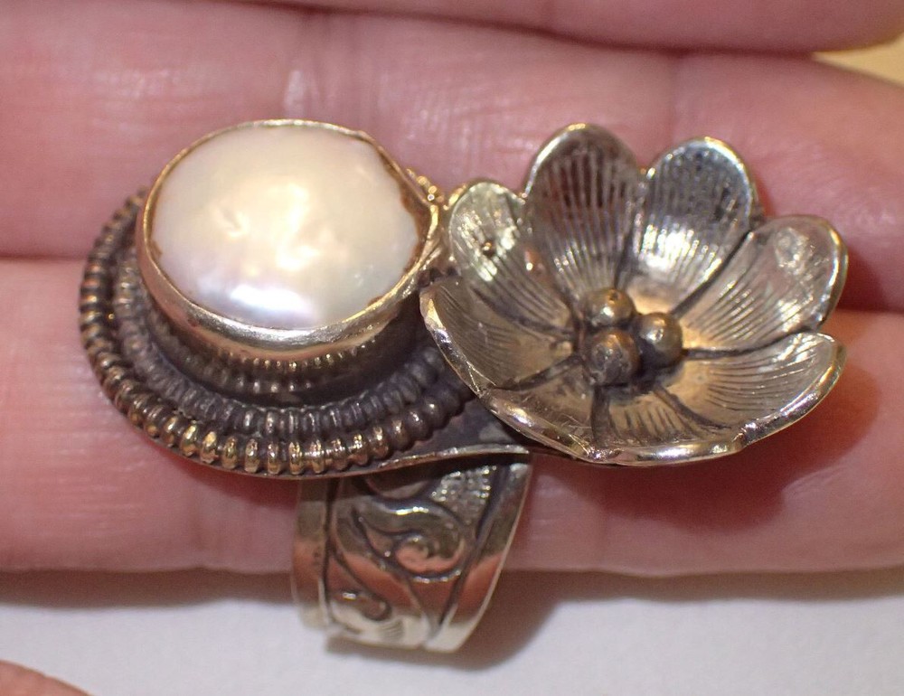 Pearl and flower Ring adjustable