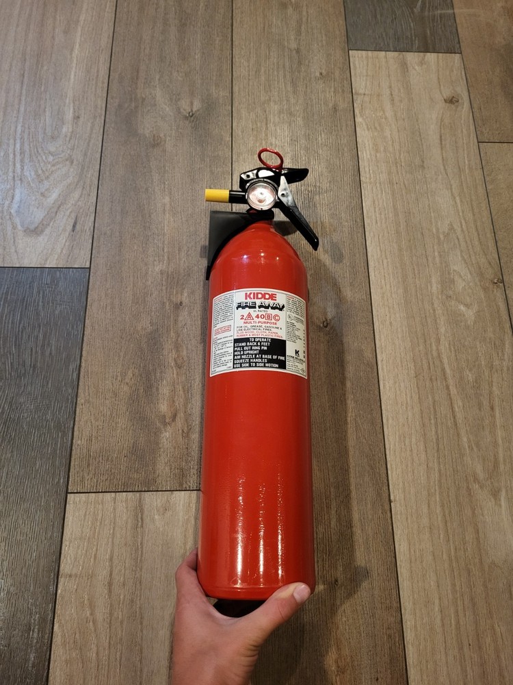 SEALED - VINTAGE KIDDE FIRE AWAY MULTI-PURPOSE FIRE EXTINGUISHER 2A40BC W Box