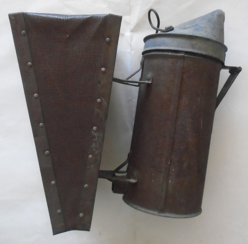 WOODMAN BEE SMOKER-EXCELLENT CONDITION