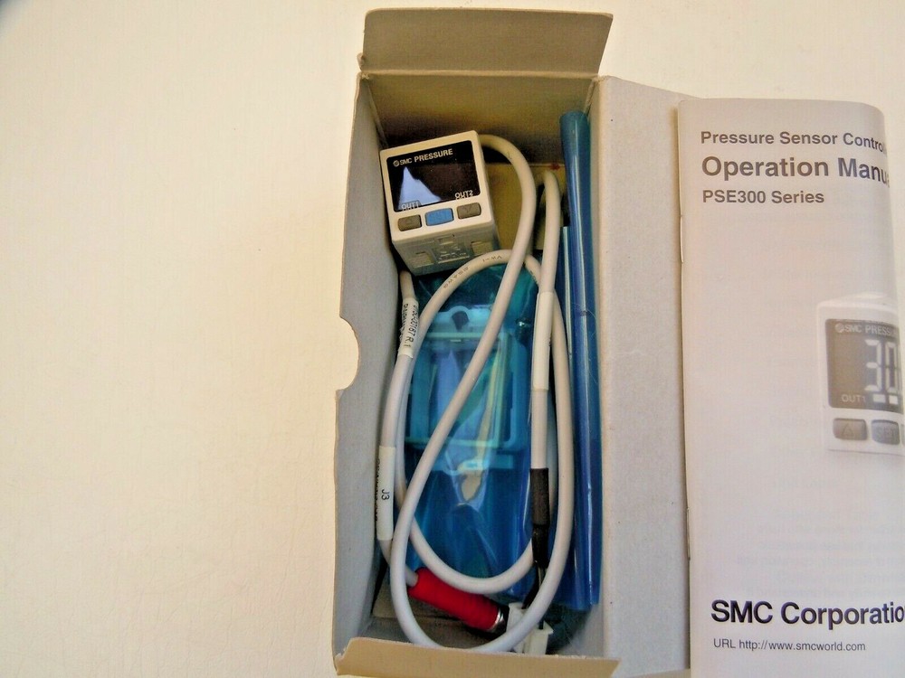 SMC PSE-303-LBC PRESSURE SENSOR ( NEW )