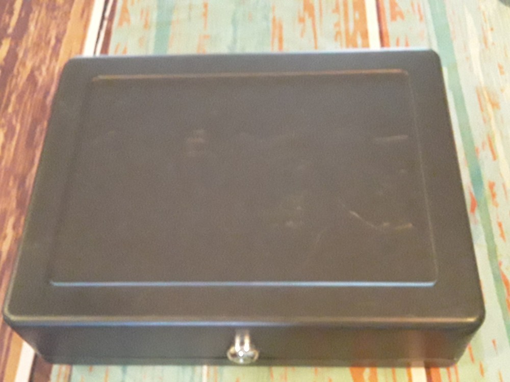 SentrySafe Lock Box with both Keys