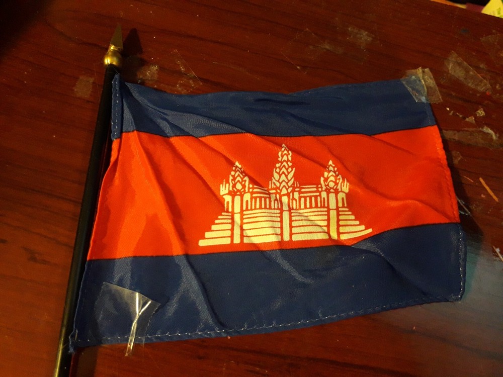CAMBODIA - INTERNTERNAL WORLD FLAG "HELD HAND" - VERY GREAT CONDITION