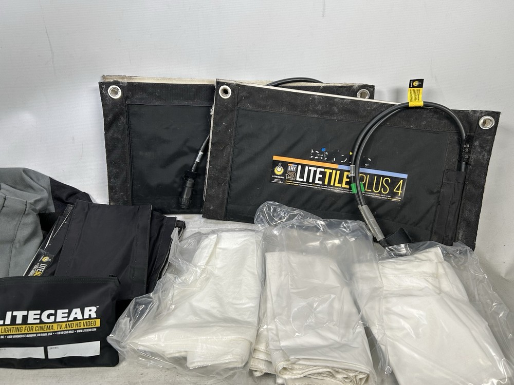 LiteGear LiteTile Plus 4 - 2 light kit with accessories and case
