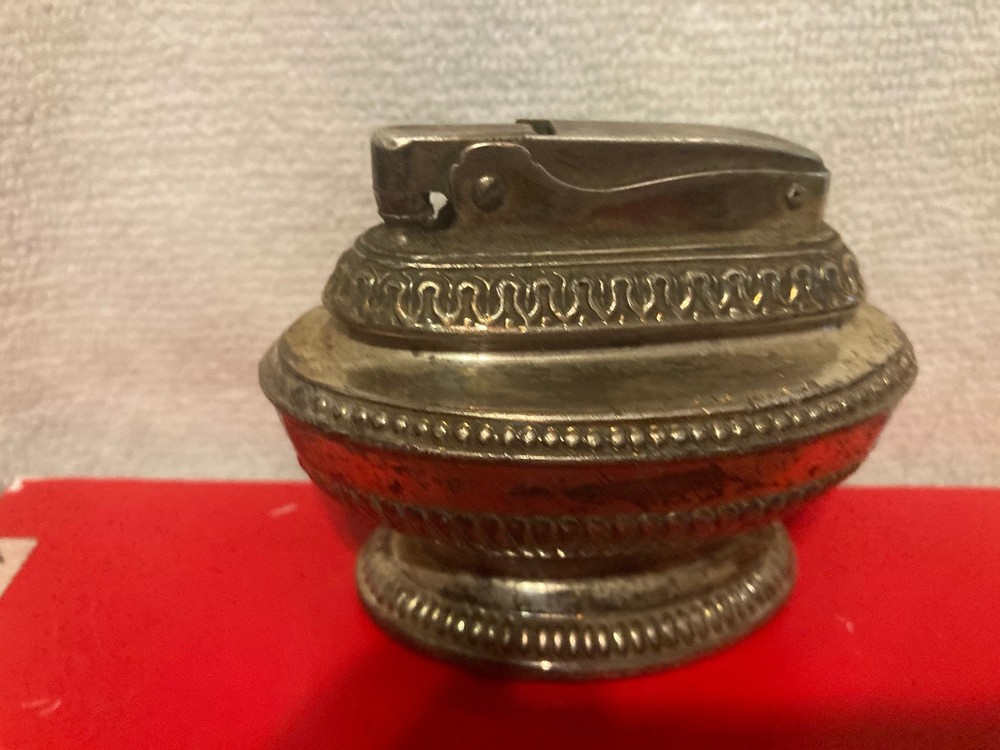Vintage Ronson - Queen Anne - Silver Plated Table Lighter