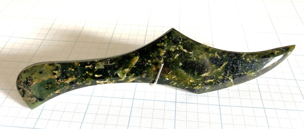 Gemstone knife for art display (Bowenite & Magnetite)